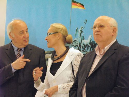 посол ФРГ Вальтер Юрген Шмидт, О. Свиблова и М. Горбачев